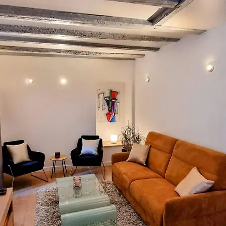 De Charme Au Coeur De La Vieille Annecy